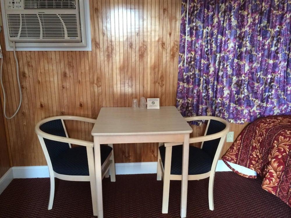 Simpson's Motel photo 3