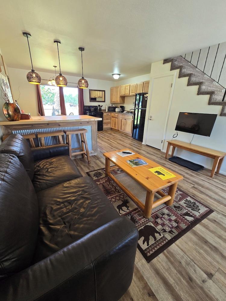 Chateau Rouge Condominiums photo 39