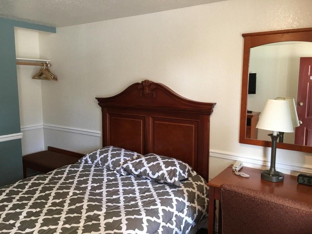 Belfair Motel photo 7