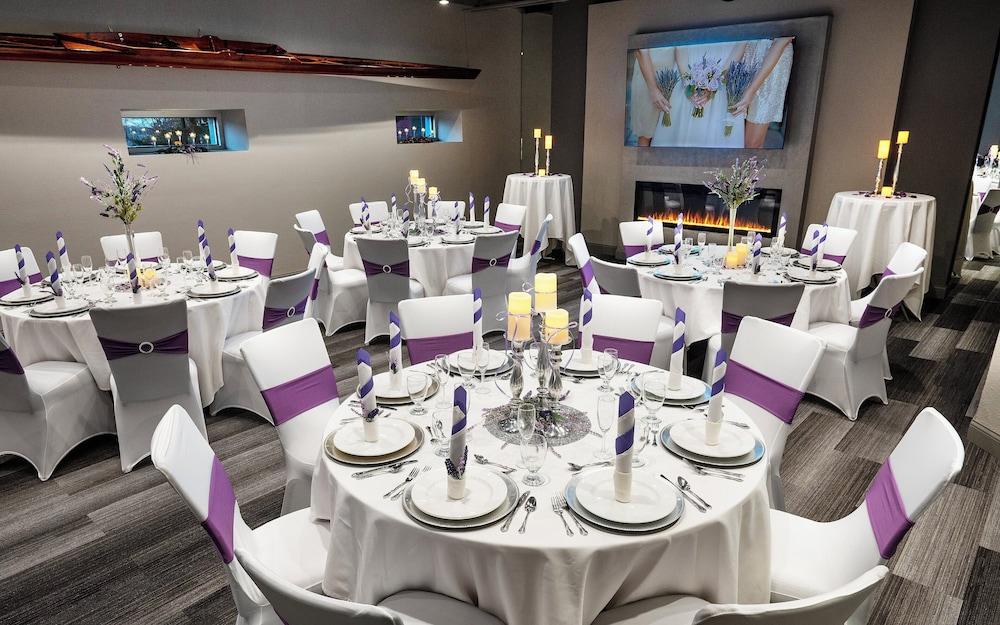 Holiday Inn Manhattan at the Campus by IHG photo 11