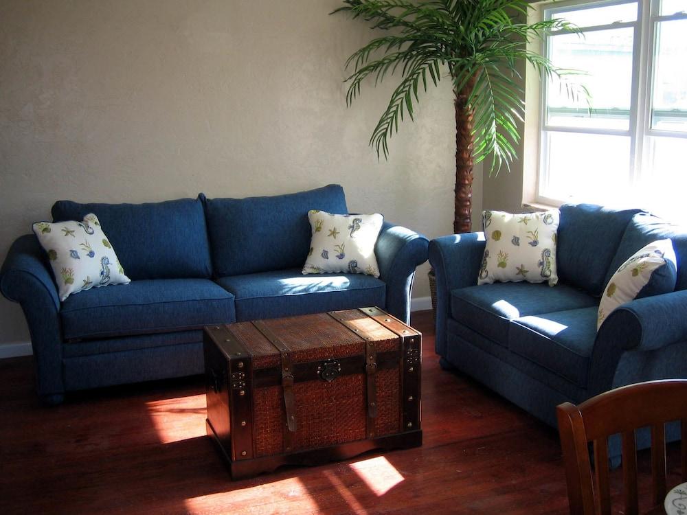 Oasis Palms Resort photo 3