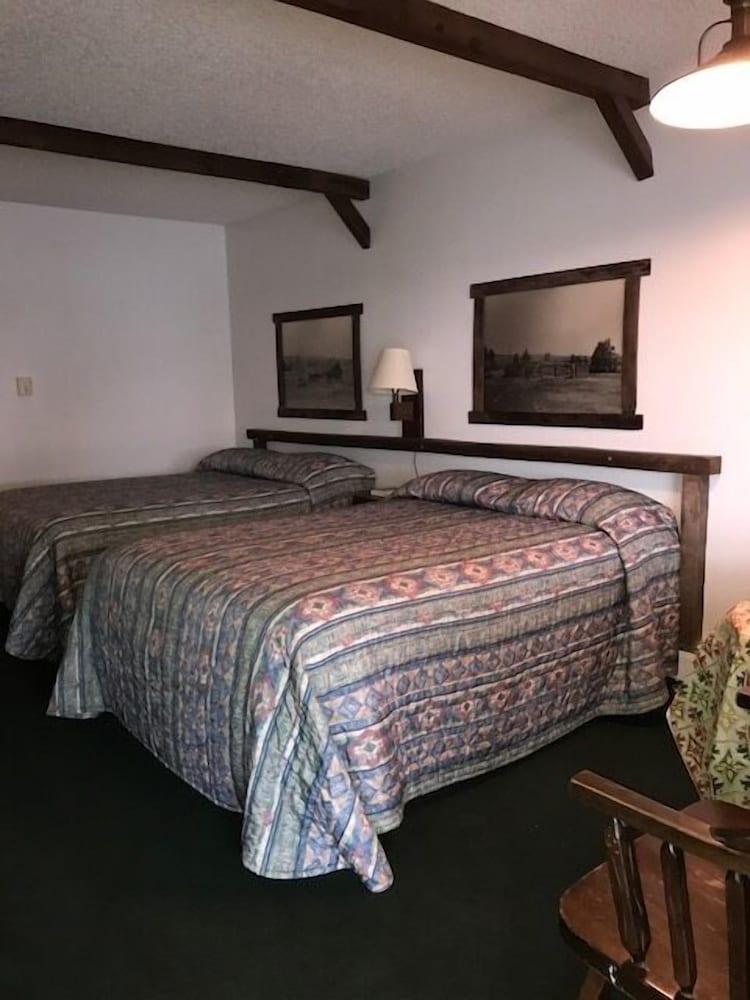 Bunkhouse Motel photo 7