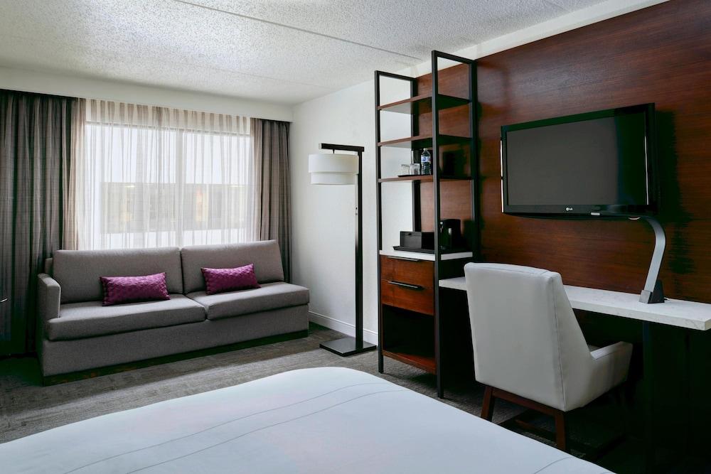 Marriott East Lansing at University Place photo 14
