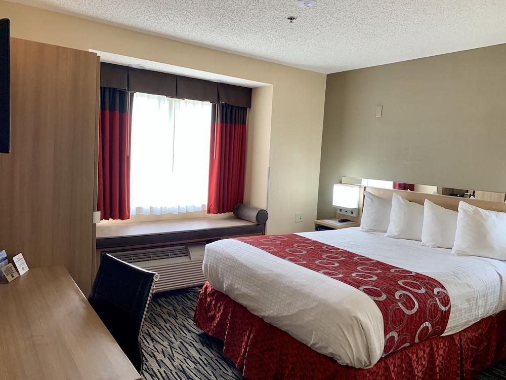 Microtel Inn & Suites by Wyndham Charleston WV photo 5