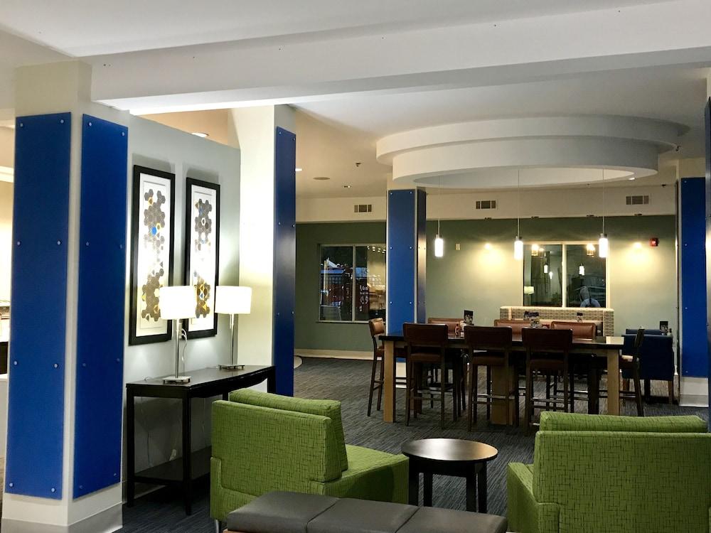 Holiday Inn Express and Suites Winona North by IHG photo 51