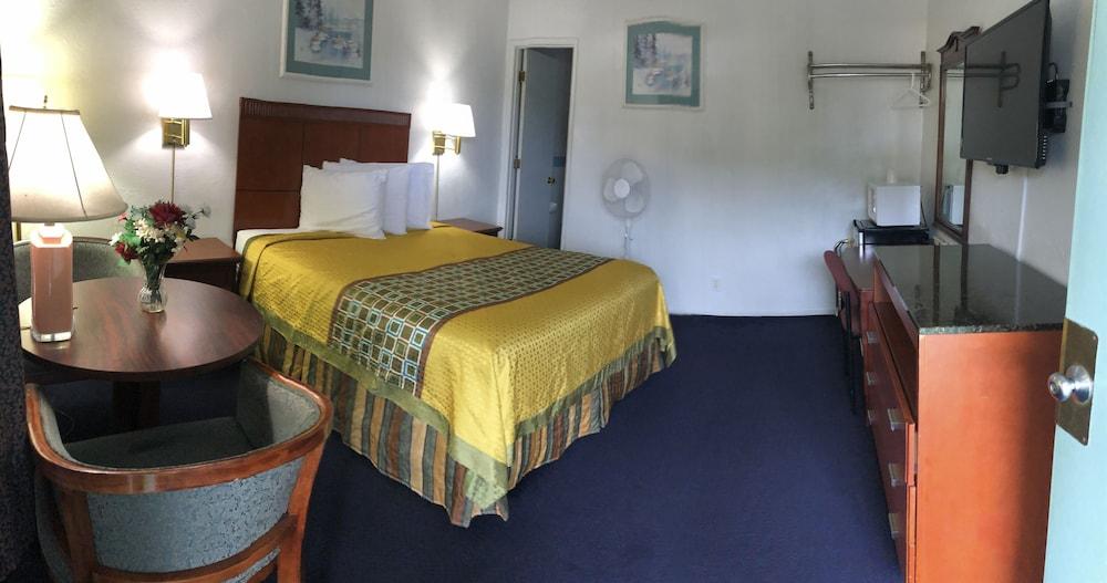 Best Budget Inn photo 26