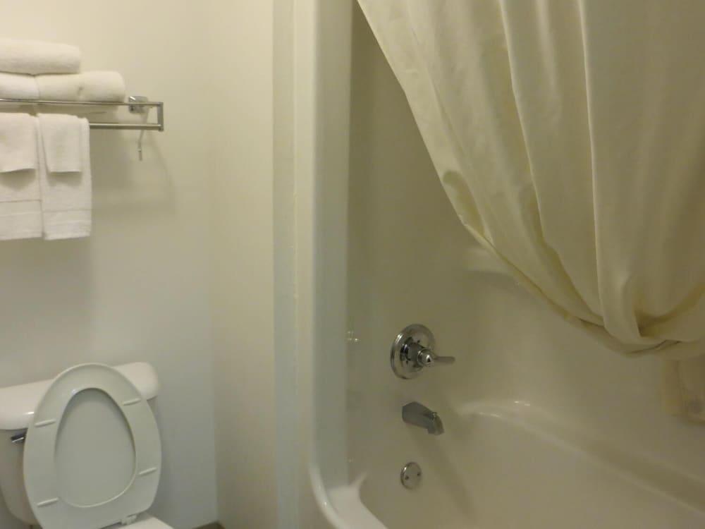 AmeriVu Inn and Suites - Stanley photo 18
