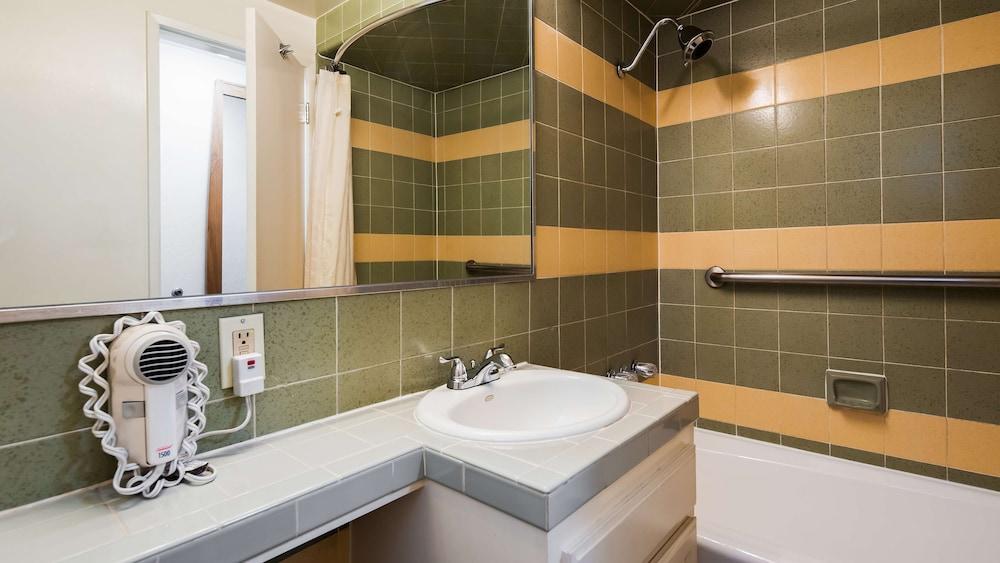 Best Western Pine Tree Motel photo 19