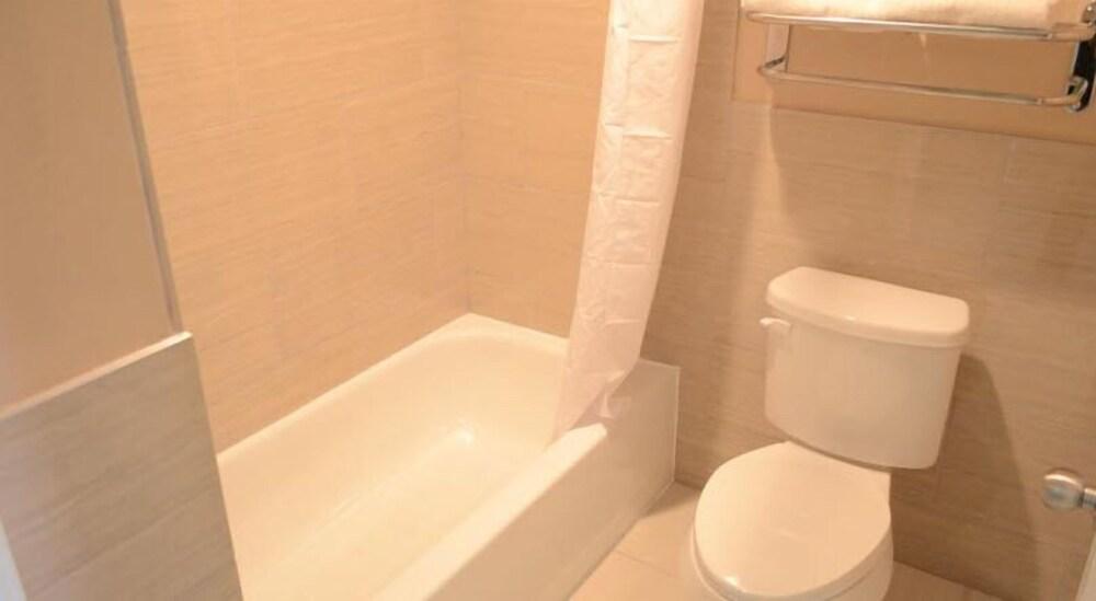 Regency Inn photo 16