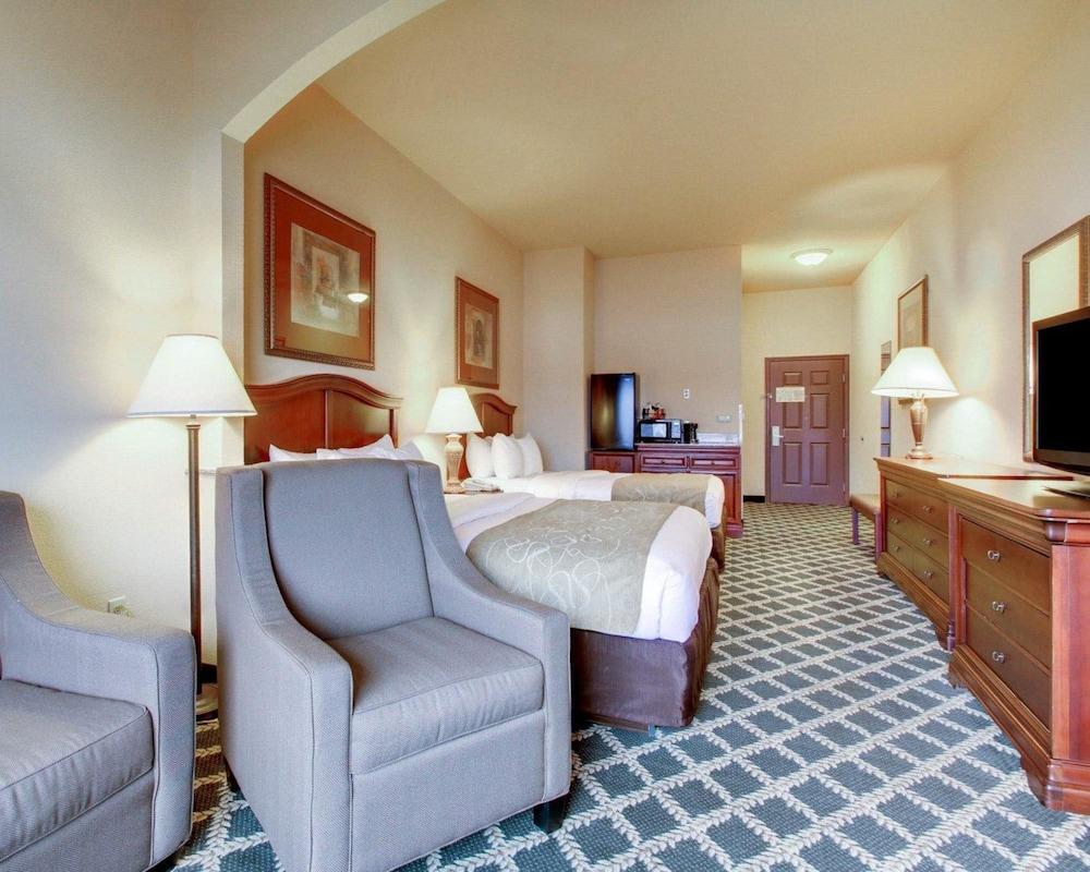 Clarion Suites Vidalia Riverfront photo 9