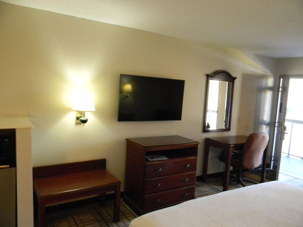Days Inn by Wyndham Bainbridge photo 3