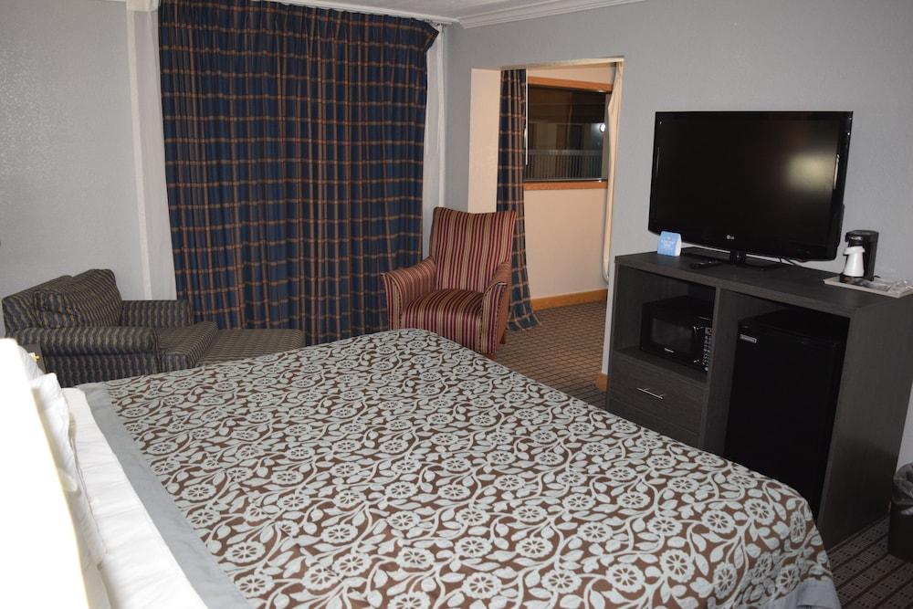 Days Inn by Wyndham Rock Falls photo 55