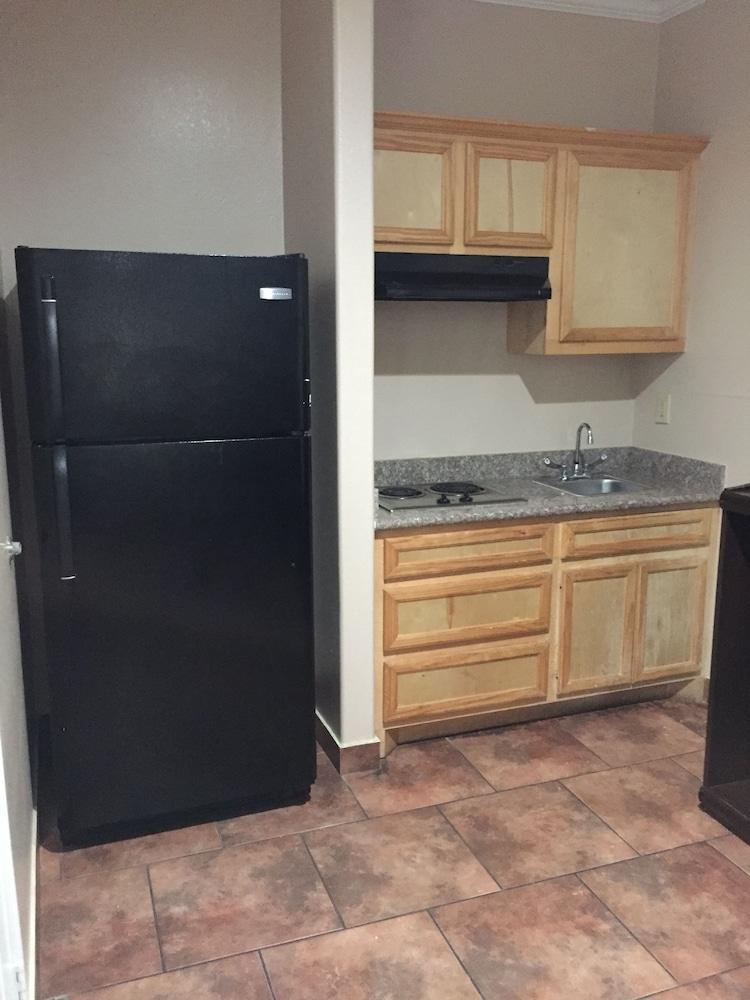 Scottish Inn & Suites photo 13