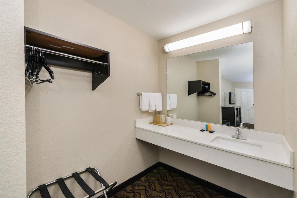 Americas Best Value Inn Pasadena Houston photo 2