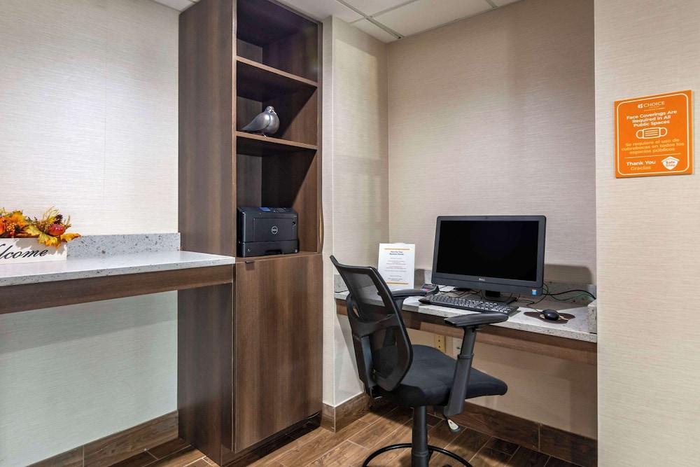 Comfort Suites South Park photo 38
