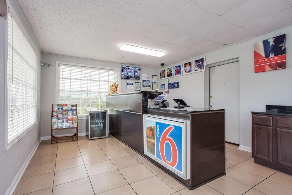Motel 6 Walterboro, SC photo 2
