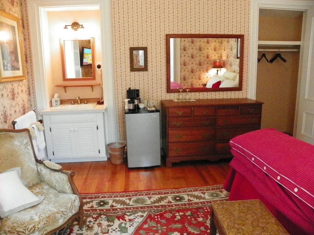 Homeport Inn and Tavern photo 20