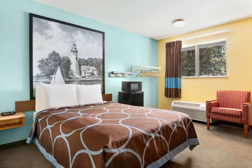 Super 8 by Wyndham Findlay photo 8
