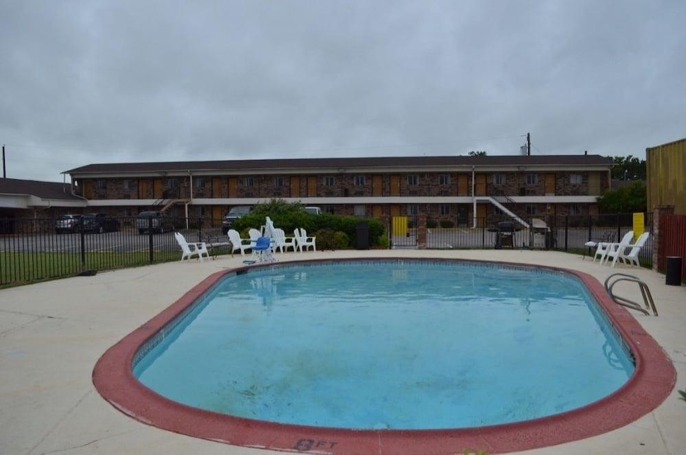 Americas Best Value Inn Stephenville photo 20