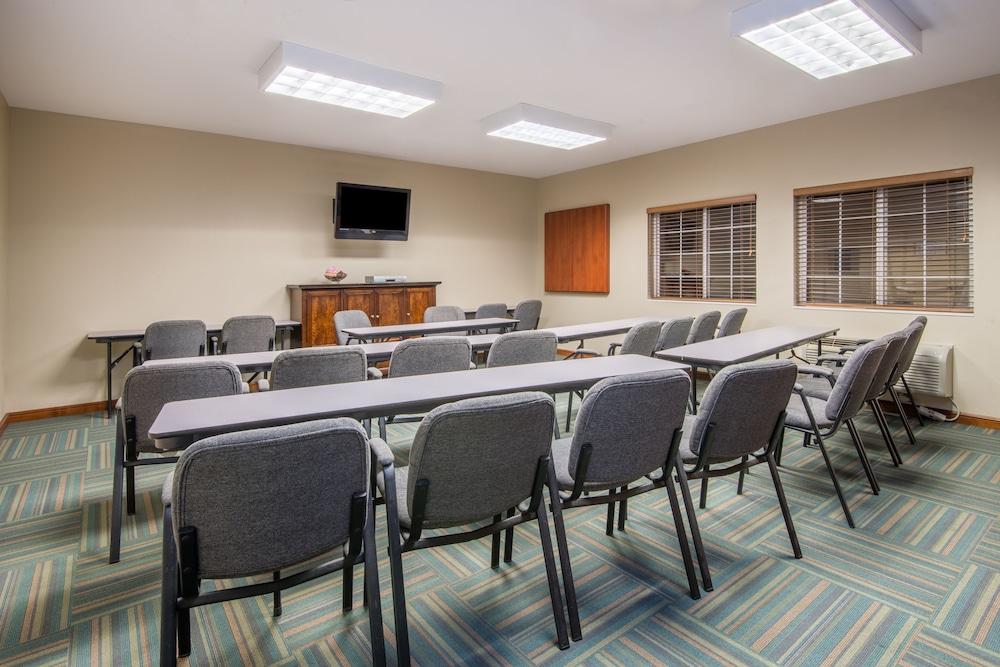 Candlewood Suites Jefferson City by IHG photo 5