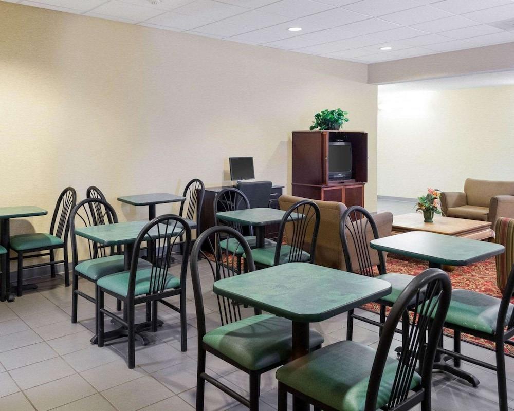 Econo Lodge Yazoo City photo 18