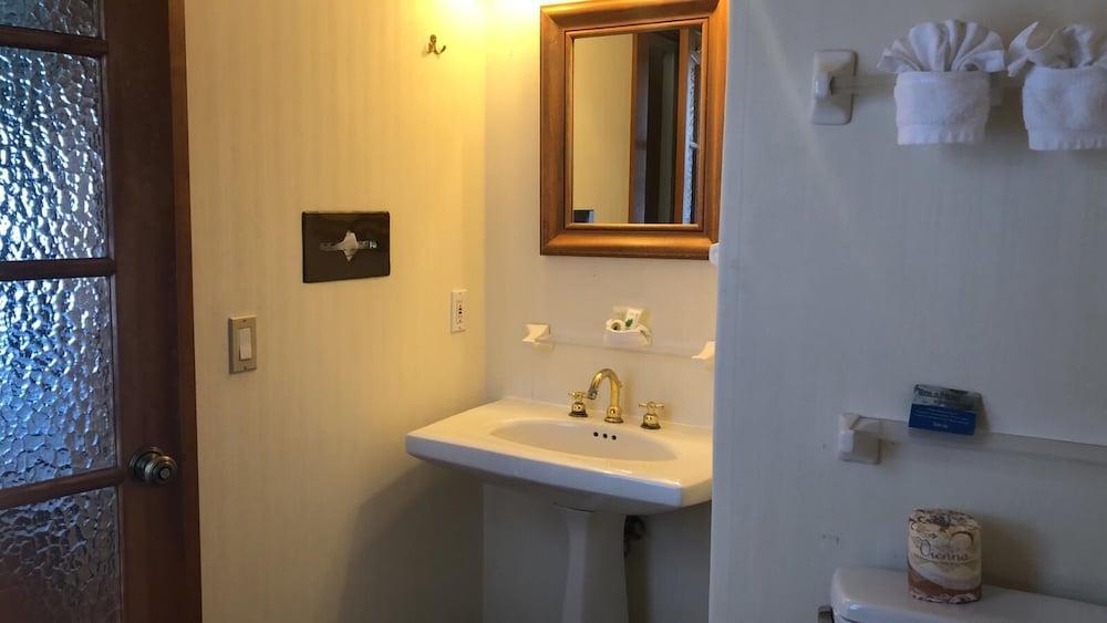 Pacific Grove Inn photo 85