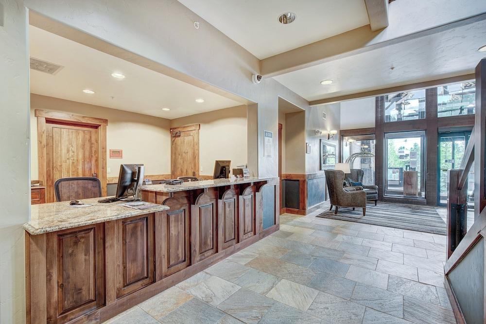 Crystal Peak Lodge, A Vail Resorts Property photo 4
