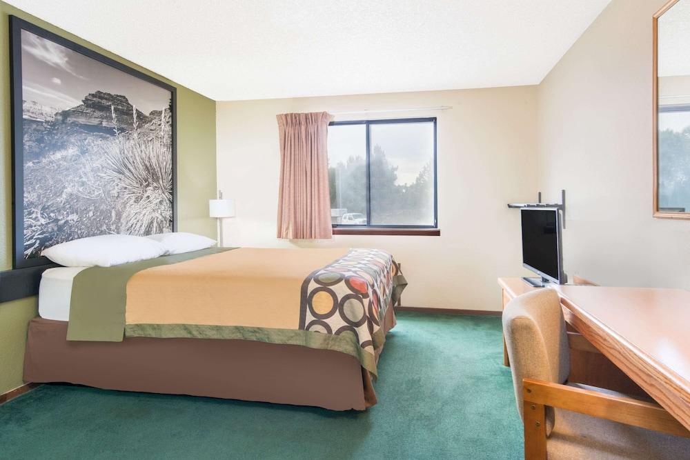 Super 8 by Wyndham Buffalo photo 5