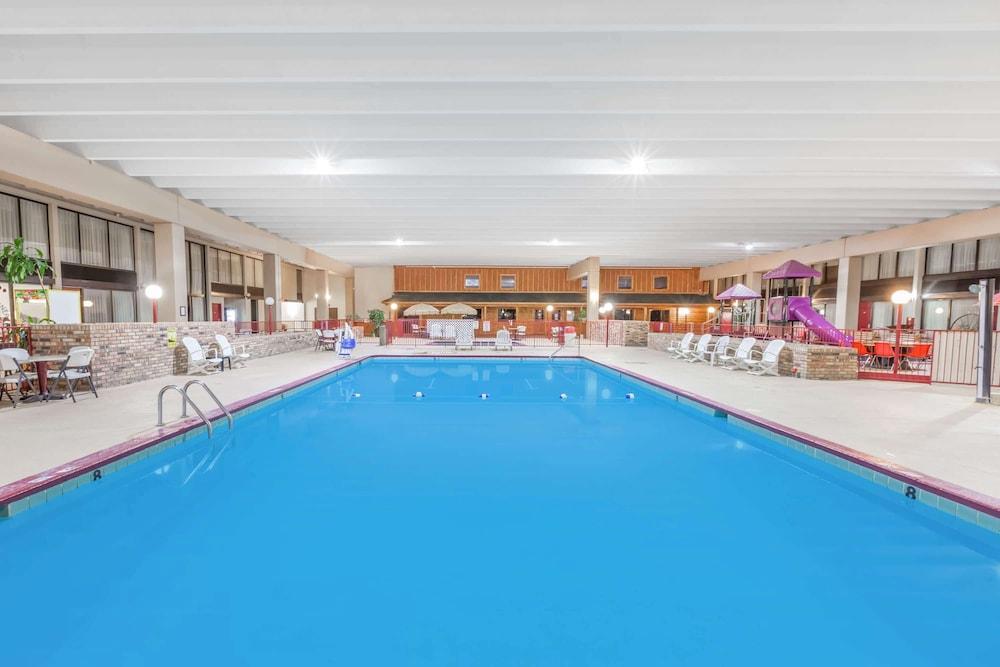 Quality Inn & Suites photo 22