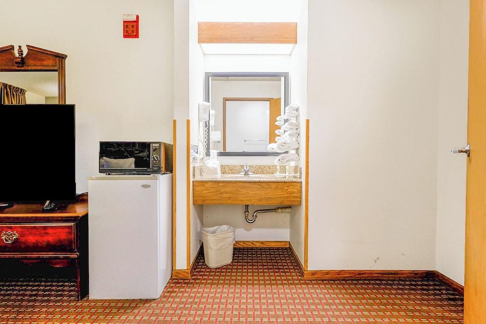 Super Sleep Inn photo 31