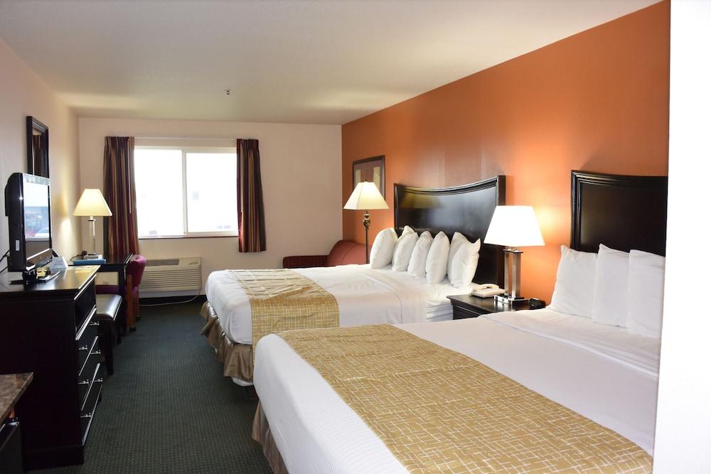 Travelodge Suites by Wyndham Newberg photo 90