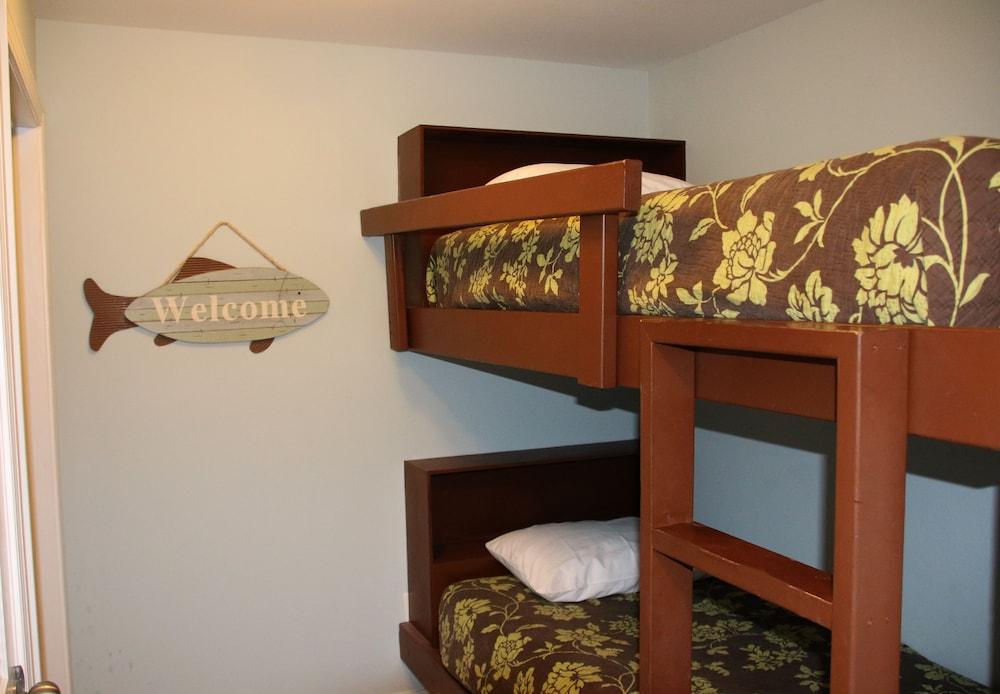 Laketown Wharf by Emerald View Resorts photo 22