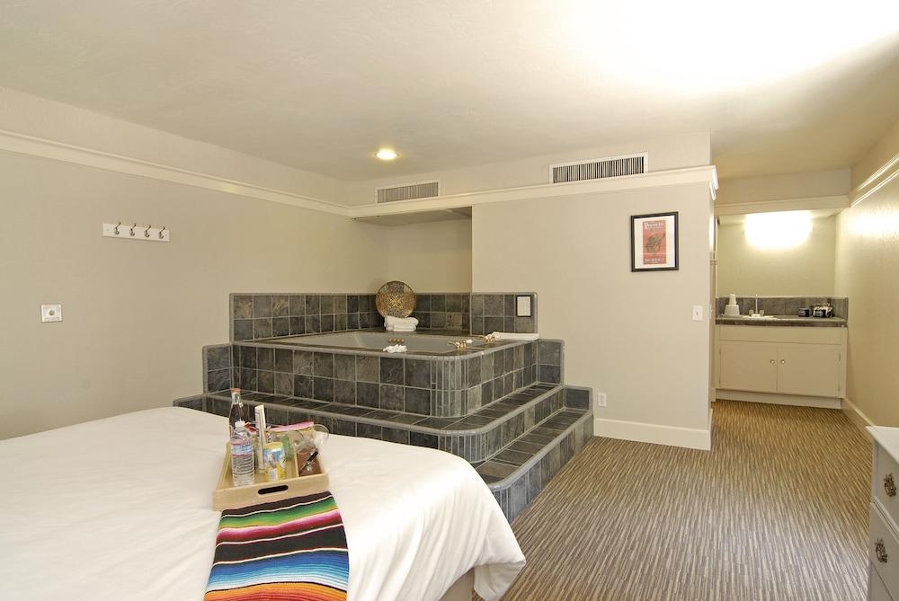 Palm Canyon Hotel & RV Resort photo 6