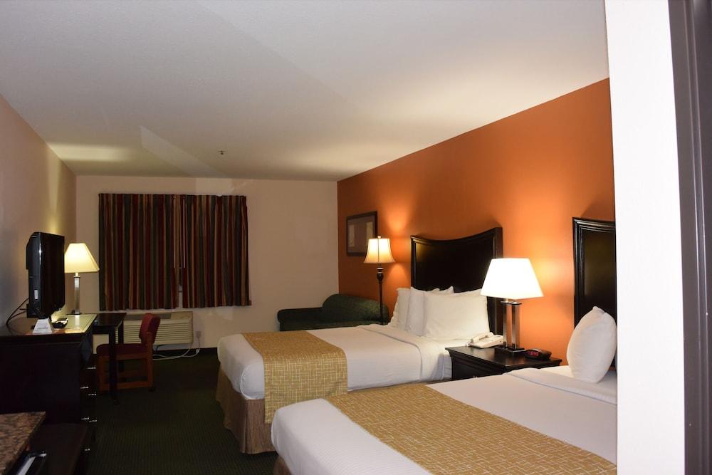 Travelodge Suites by Wyndham Newberg photo 95