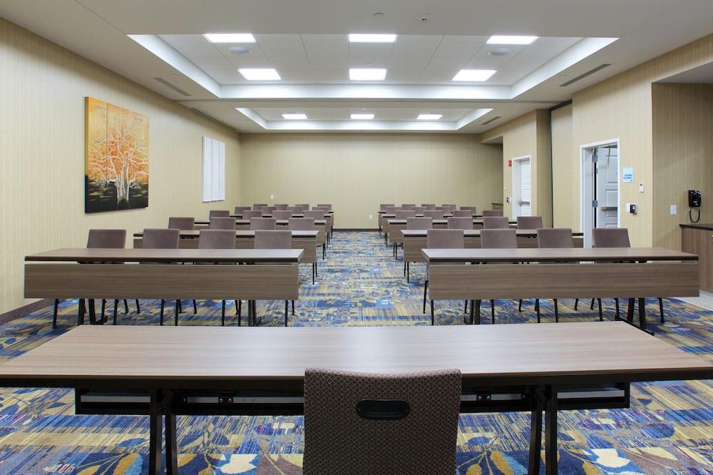 Holiday Inn Express Fargo SW - I-94 Medical Center by IHG photo 57