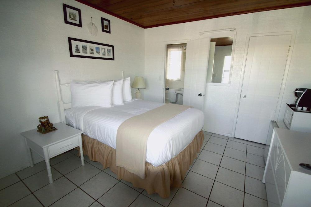 Island Breeze Inn photo 16