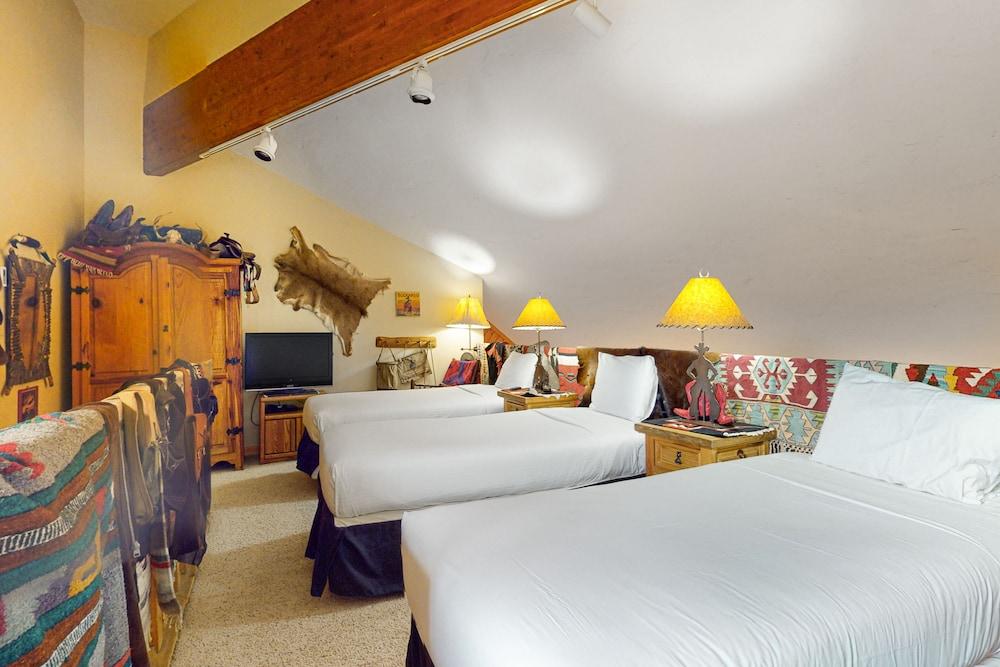 Pine Ridge Condominiums photo 10