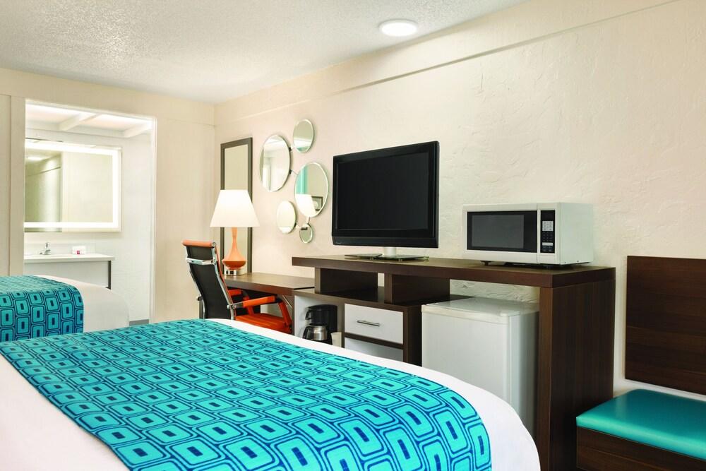 Dover Inn & Suites photo 6