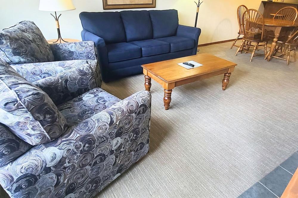 Bridgeport Waterfront Resort photo 13