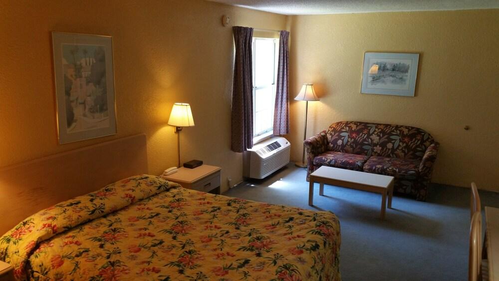 Victorian Inn photo 22