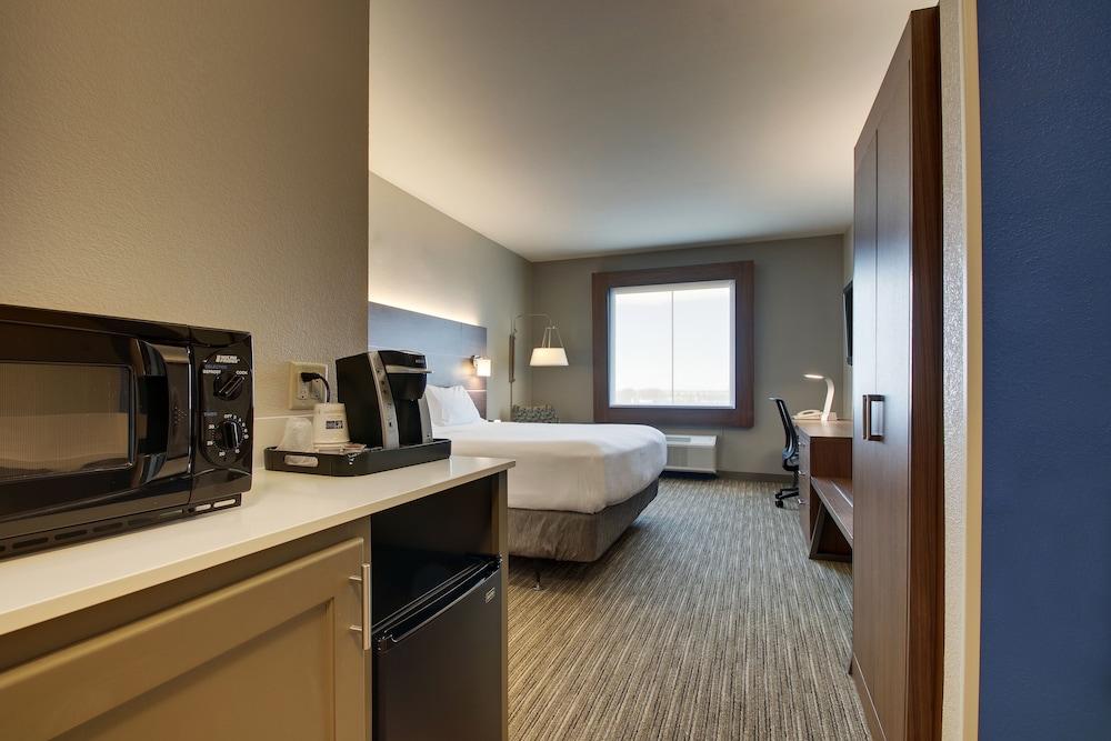 Holiday Inn Express Hotel & Suites Vernon College Area by IHG photo 22