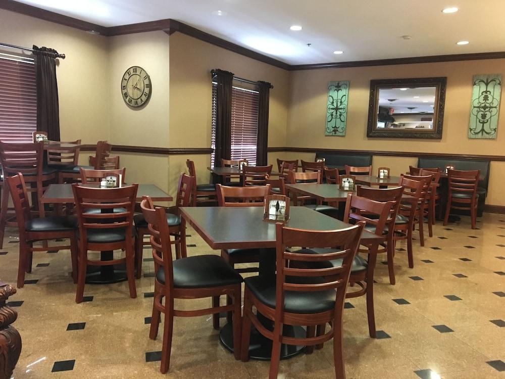Mountain Inn & Suites photo 10