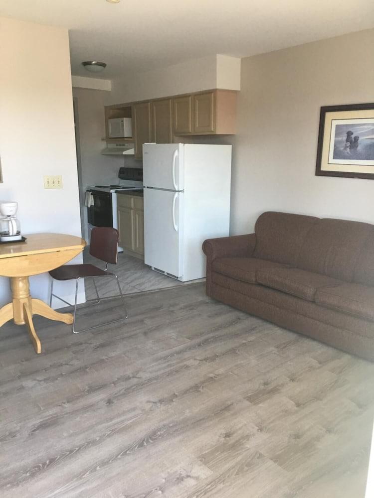 All Suites Inn Budget Host photo 18