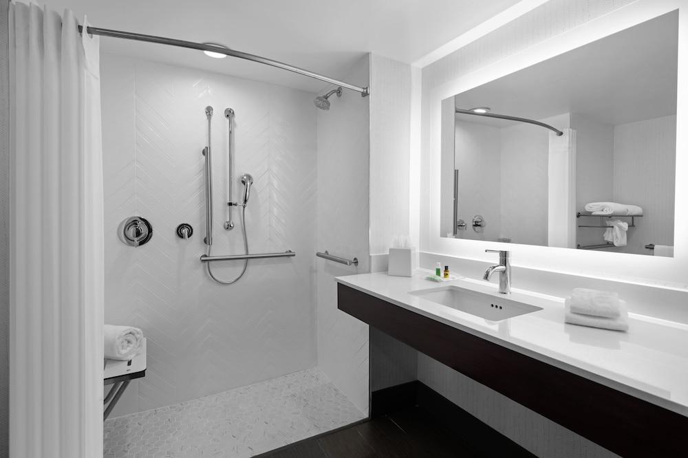 Holiday Inn Hasbrouck Heights-Meadowlands by IHG photo 13