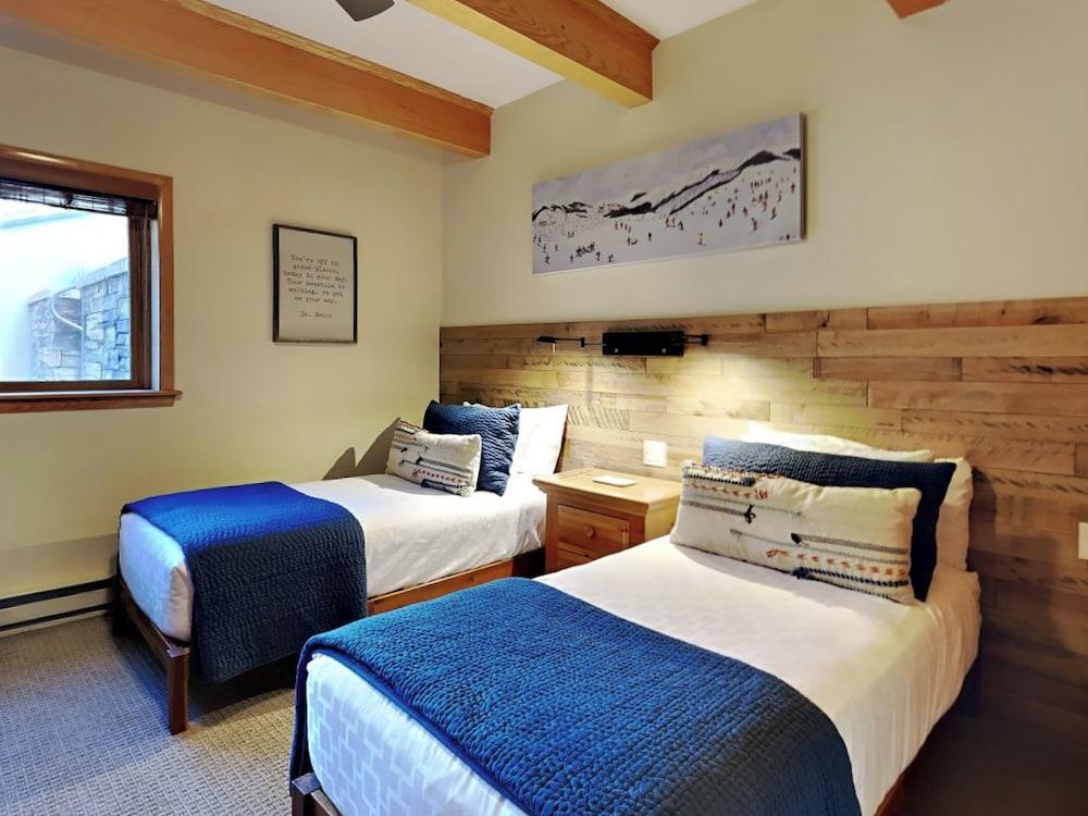The Timberline Condominiums photo 7
