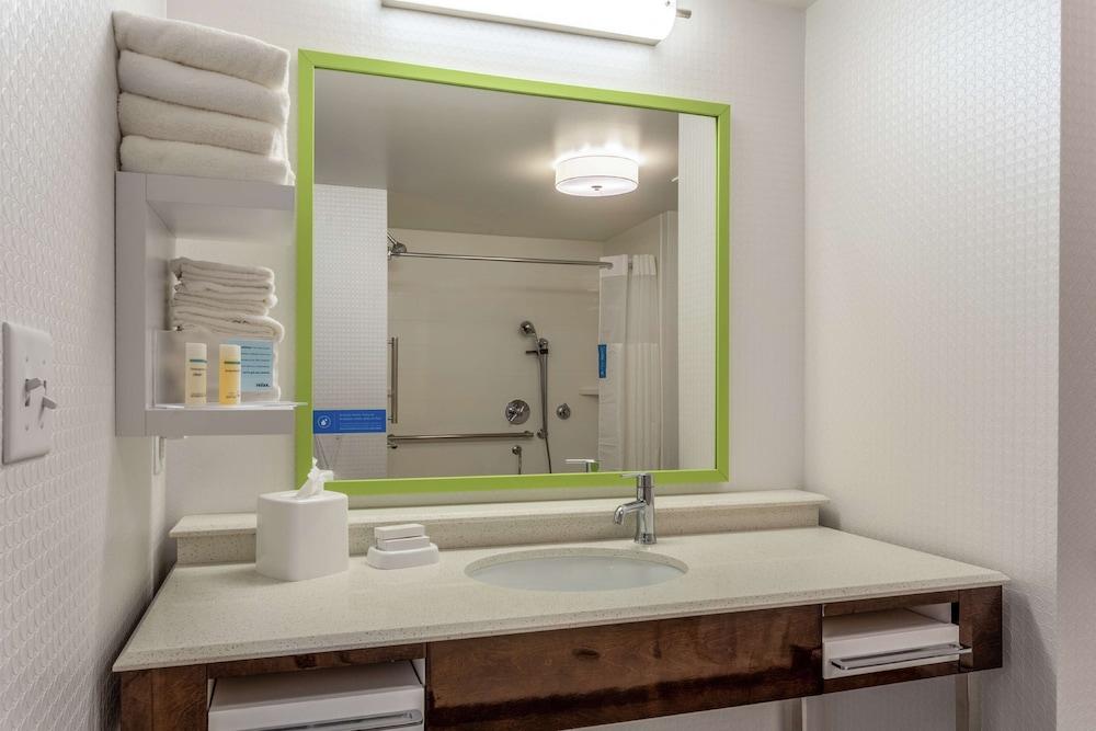 Hampton Inn & Suites Burlington photo 26