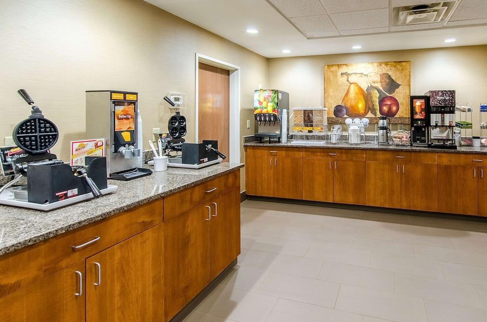 Comfort Suites Wytheville near Conference Center photo 23