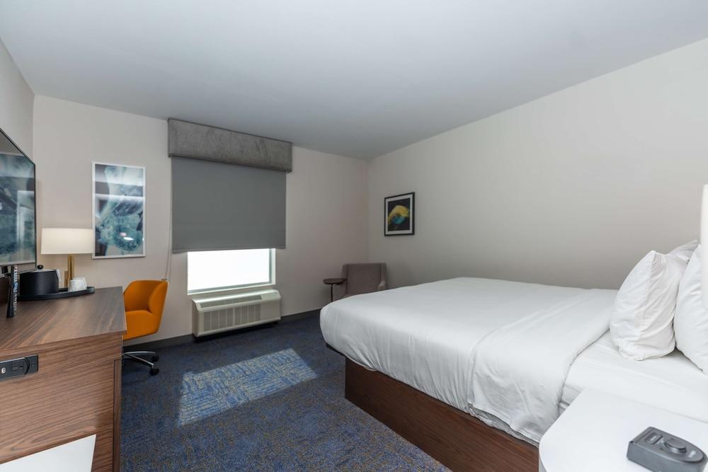 Hampton Inn & Suites Houston Sugar Land photo 35