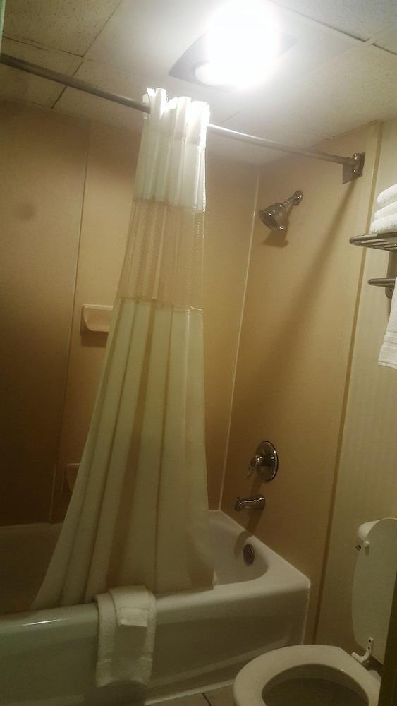 Salina Ambassador Hotel and Conference Center photo 6