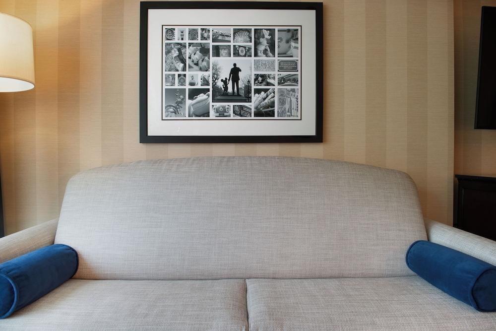 Disneyland Hotel photo 28